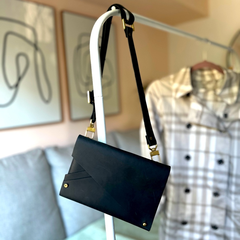 Chic black leather Fanny pack/crossbody